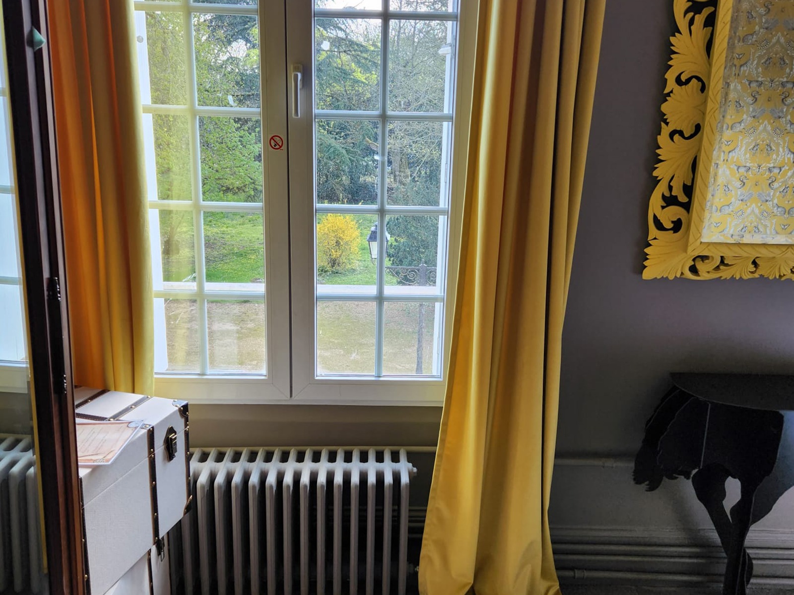 Chapitre 5 Chambres Luxe & Confort - Hostellerie du Château du Bois Guibert - Hotel Charme Logis Nuit Chateau Chateaudun Chartres Domaine Bonneval Eure et Loir - Chambre Wifi (fibre) disponible au Château. A votre service.