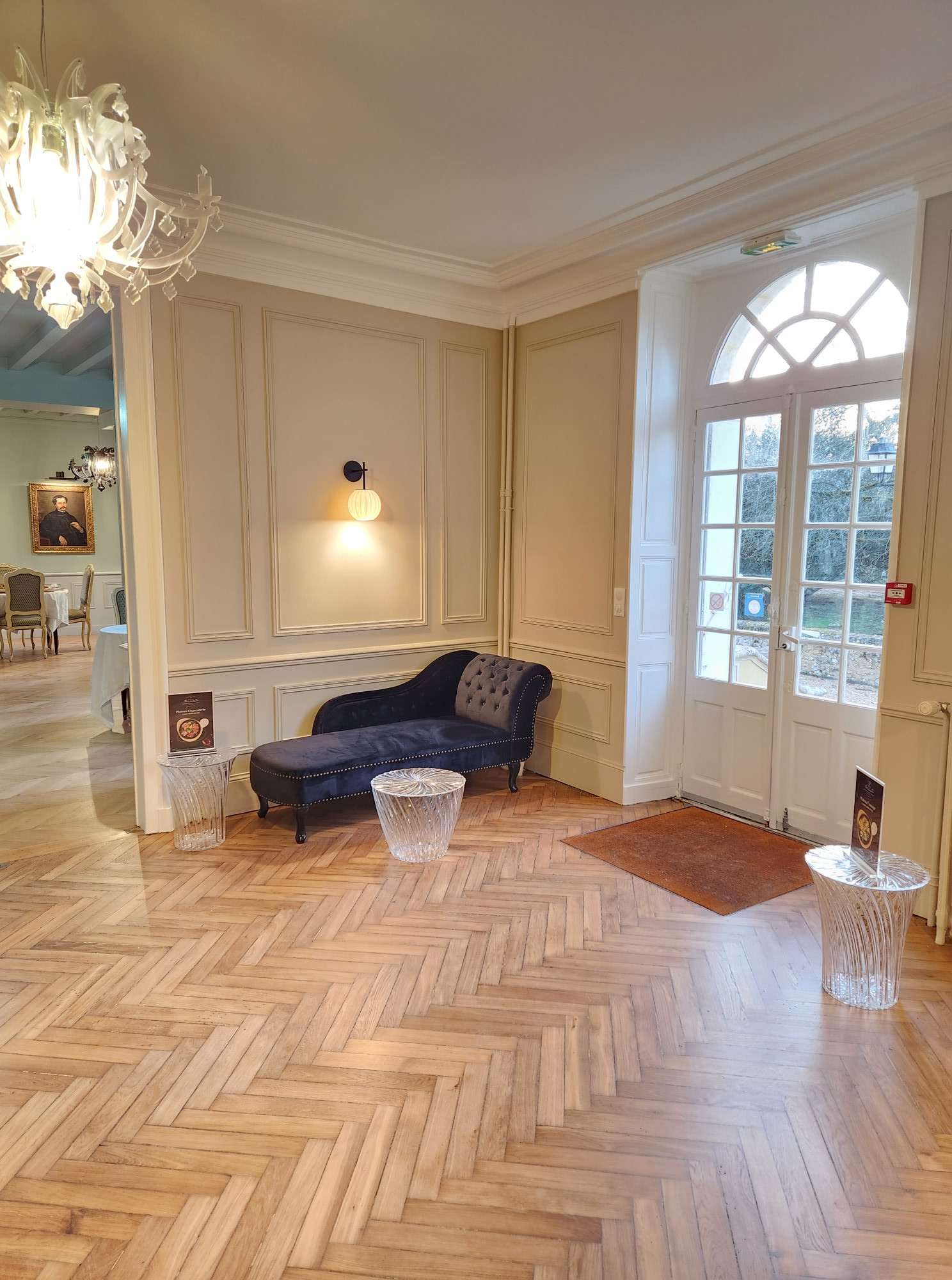 A la recherche d'un gite, d'une auberge, d'un hotel, l'hostellerie du château du Bois Guibert vous accueille. De nombreux chapitres se sont inscris à travers nos murs...entre histoire et modernité. Découvrez nos 19 Chapitres - Chambres luxe & confort !