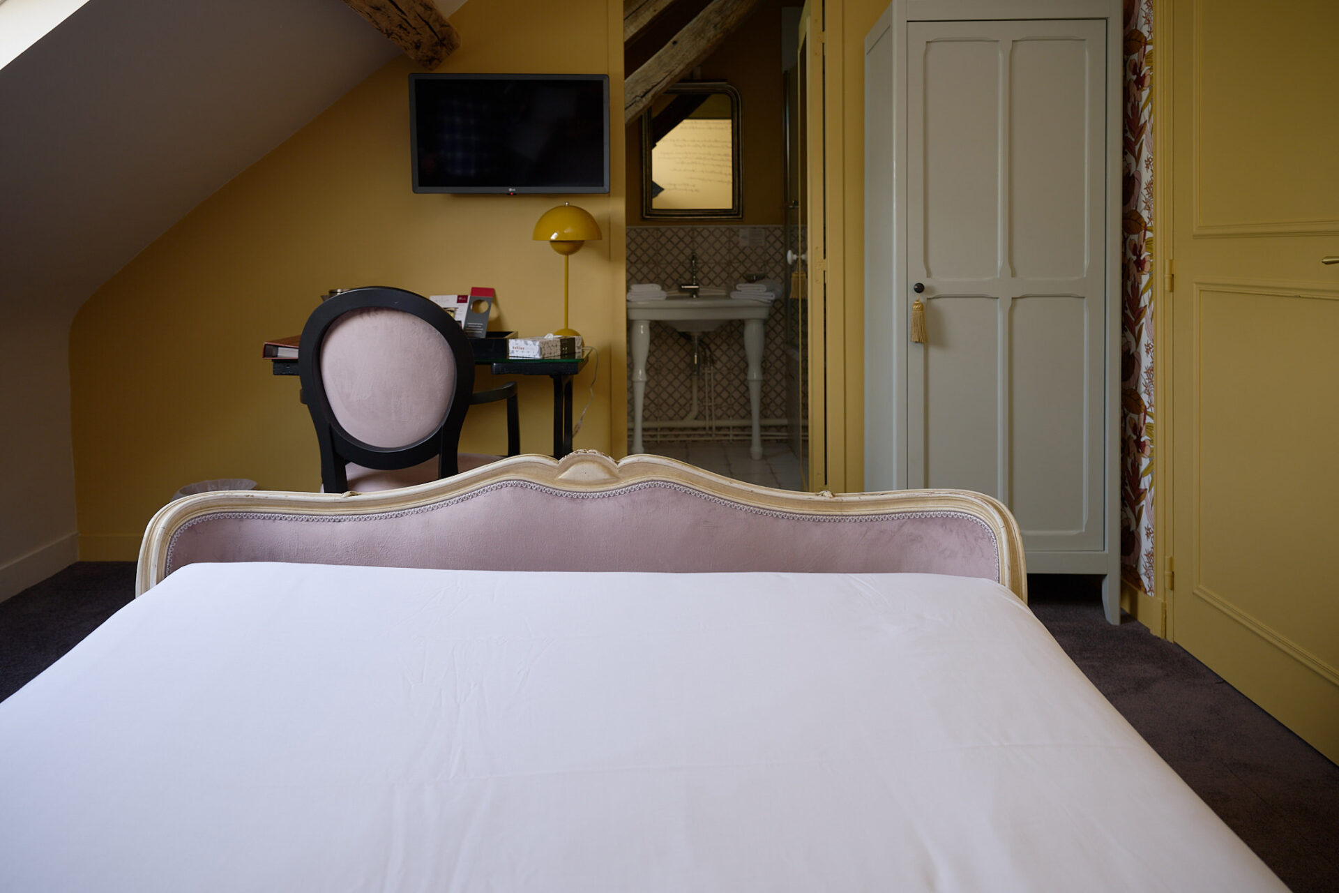 A la recherche d'un gite, d'une auberge, d'un hotel, l'hostellerie du château du Bois Guibert vous accueille. De nombreux chapitres se sont inscris à travers nos murs...entre histoire et modernité. Découvrez le Chapitre 10- Chambre luxe & confort !