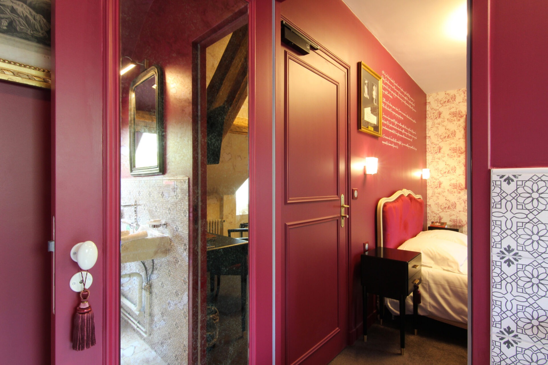 A la recherche d'un gite, d'une auberge, d'un hotel, l'hostellerie du château du Bois Guibert vous accueille. De nombreux chapitres se sont inscris à travers nos murs...entre histoire et modernité. Découvrez le Chapitre 15 - Chambre luxe & confort !