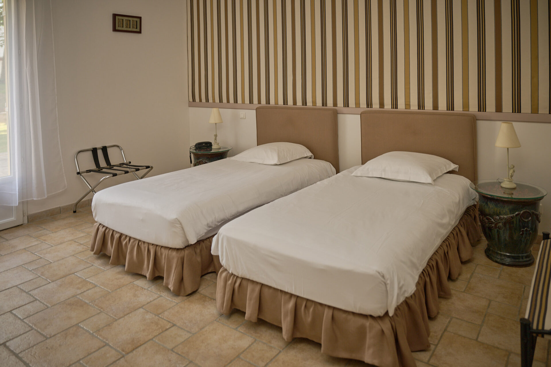 A la recherche d'un gite, d'une auberge, d'un hotel, l'hostellerie du château du Bois Guibert vous accueille. De nombreux chapitres se sont inscris à travers nos murs...entre histoire et modernité. Découvrez le Chapitre 16 - Chambre luxe & confort !