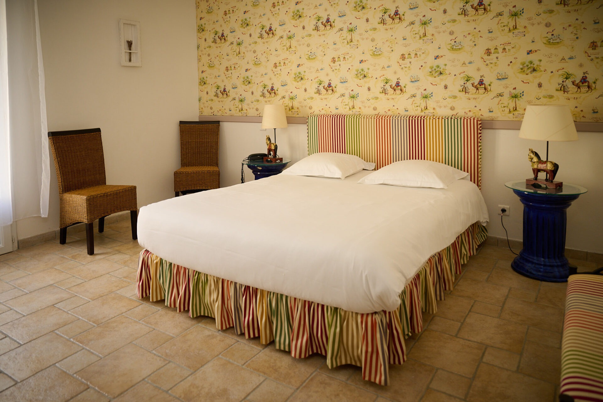 A la recherche d'un gite, d'une auberge, d'un hotel, l'hostellerie du château du Bois Guibert vous accueille. De nombreux chapitres se sont inscris à travers nos murs...entre histoire et modernité. Découvrez le Chapitre 17 - Chambre luxe & confort !