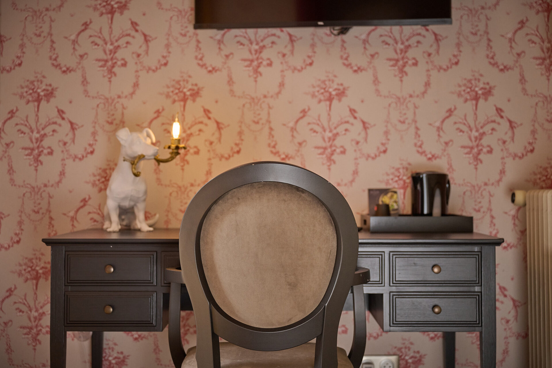 A la recherche d'un gite, d'une auberge, d'un hotel, l'hostellerie du château du Bois Guibert vous accueille. De nombreux chapitres se sont inscris à travers nos murs...entre histoire et modernité. Découvrez le Chapitre 1 - Chambre luxe & confort !