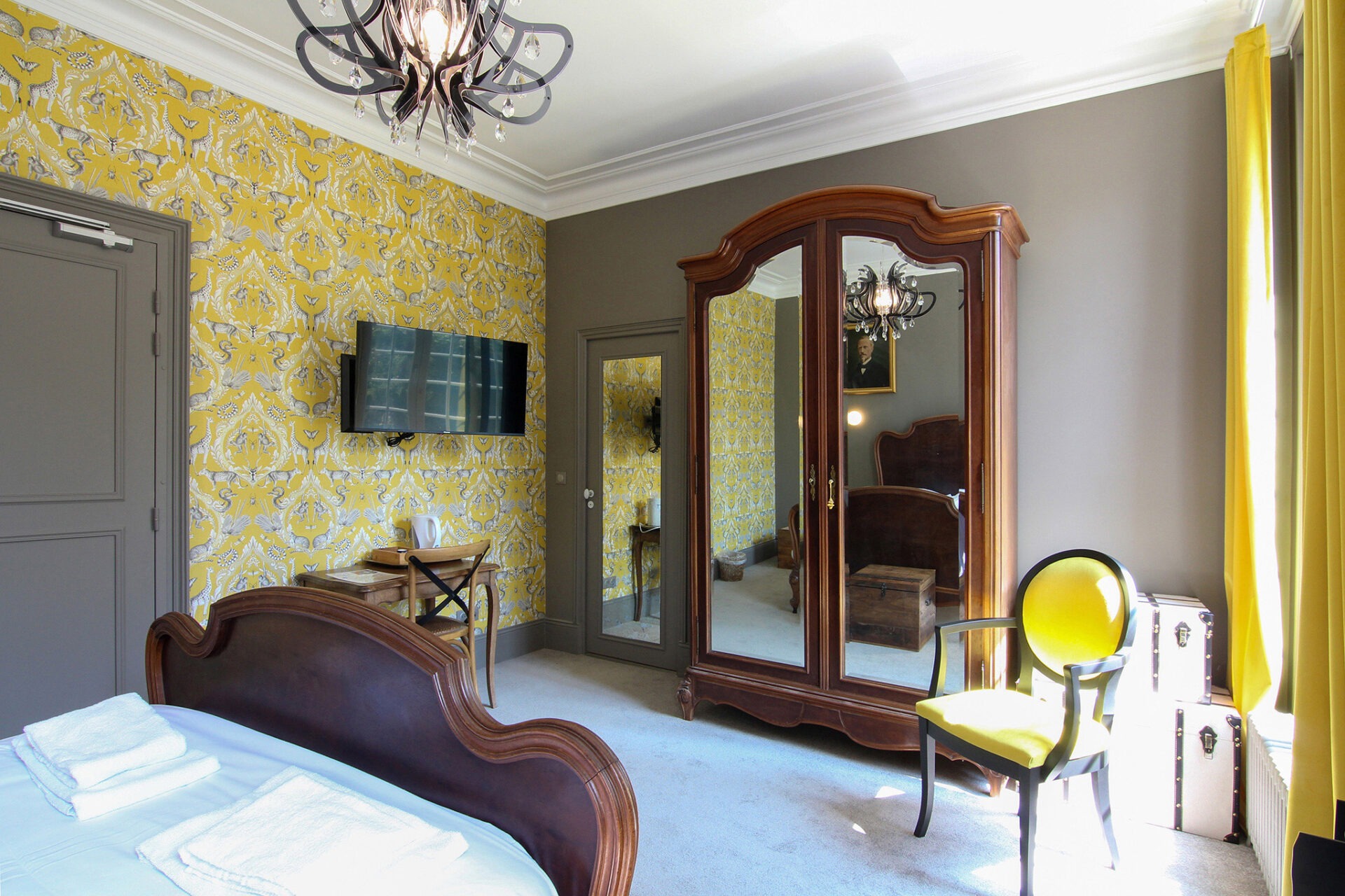 A la recherche d'un gite, d'une auberge, d'un hotel, l'hostellerie du château du Bois Guibert vous accueille. De nombreux chapitres se sont inscris à travers nos murs...entre histoire et modernité. Découvrez le Chapitre 5 - Chambre luxe & confort !