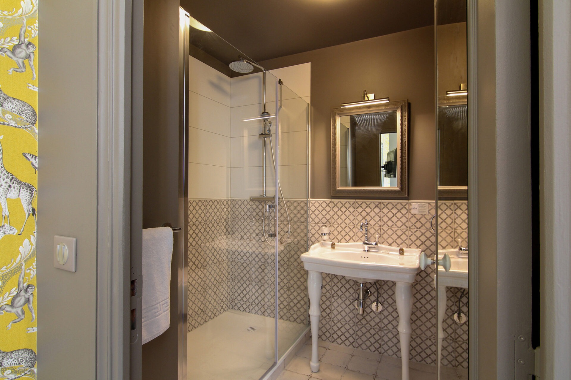 A la recherche d'un gite, d'une auberge, d'un hotel, l'hostellerie du château du Bois Guibert vous accueille. De nombreux chapitres se sont inscris à travers nos murs...entre histoire et modernité. Découvrez le Chapitre 5 - Chambre luxe & confort !